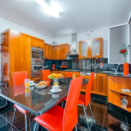 Вилла Palm Tree House By Amazing Madeira Камара-де-Лобуш